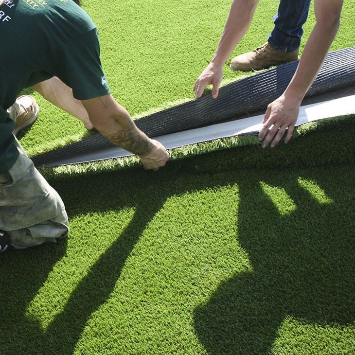 Contractors-installing-artificial-turf=